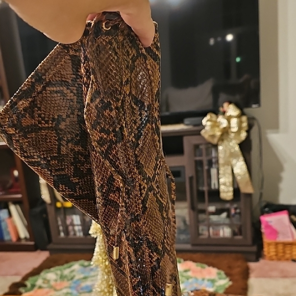 Chic Snakeskin Over the Knee Boots - Picture 5 of 11